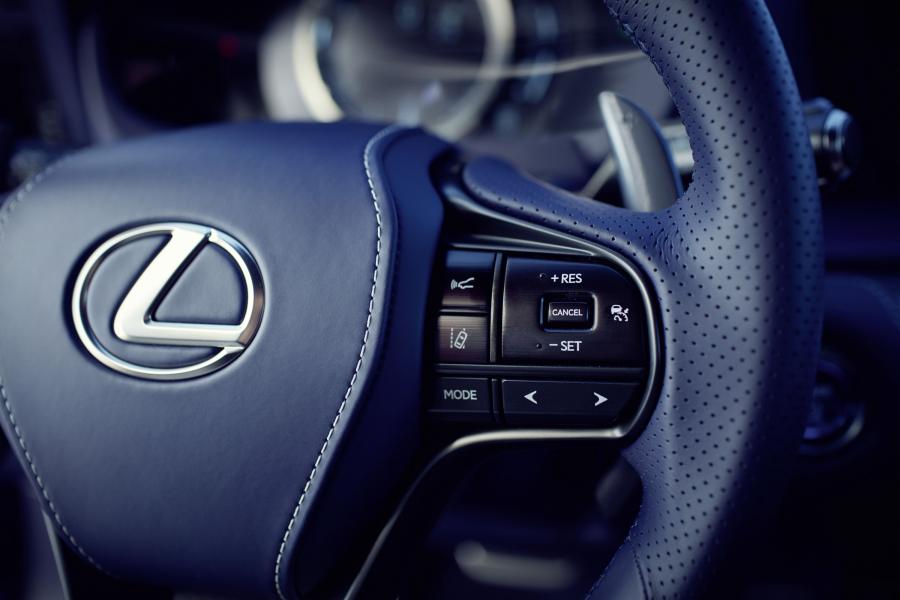  Lexus LC500h 2016 года  (EU) (фото 39 из 79)